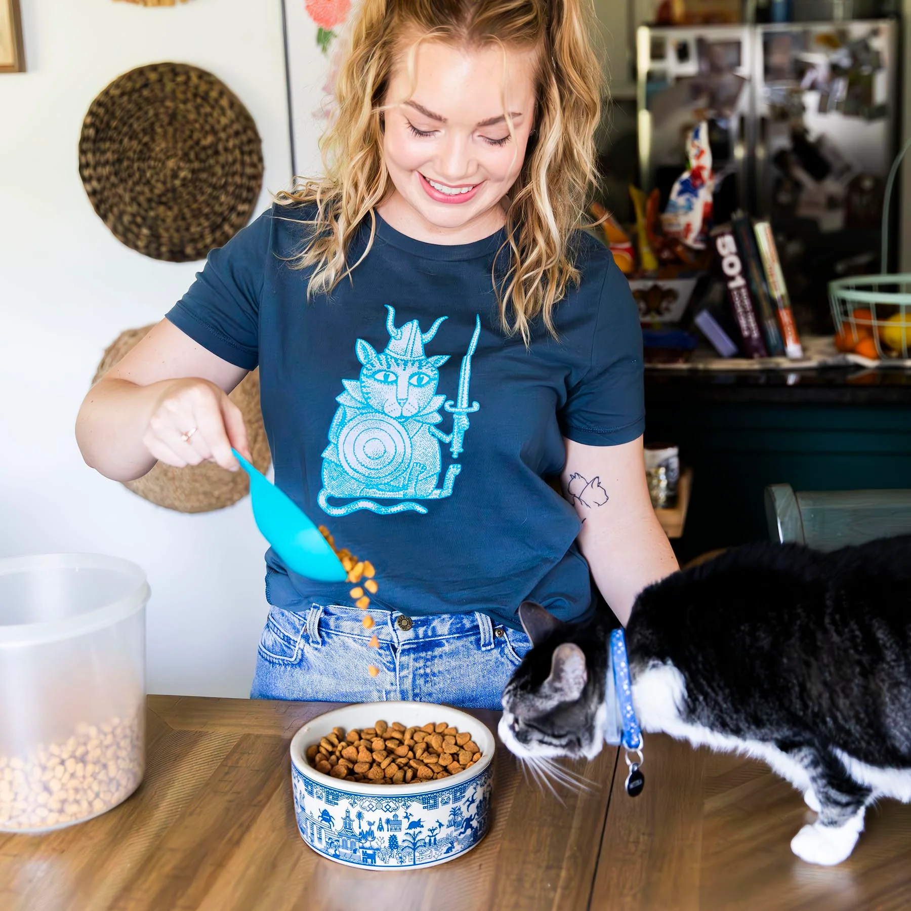 Stabby Tabby Women's T-Shirt - Image 3